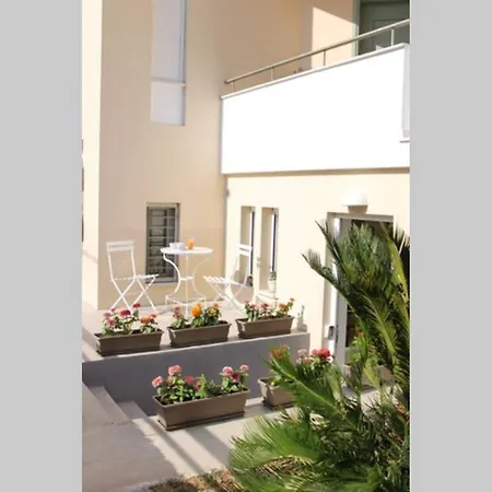 Apartman Aretis St *